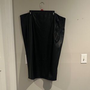 Halogen Black Pencil Skirt Leather-look